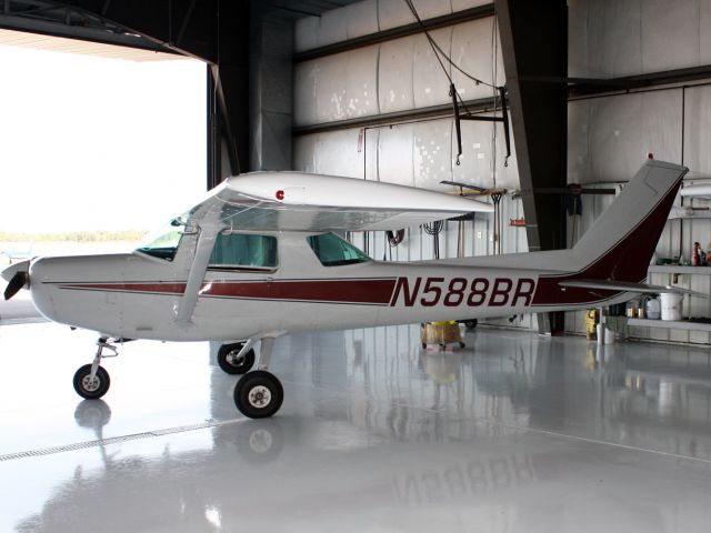 Cessna 152 (N588BR)