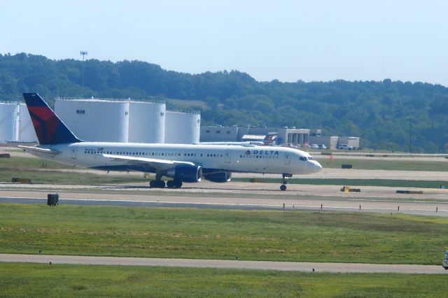 Boeing 757-200 (N681DA)