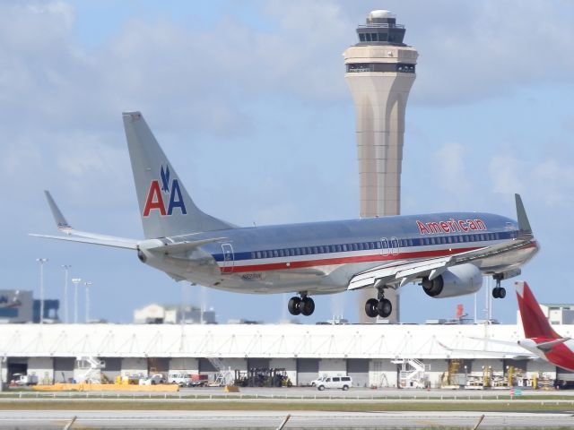 Boeing 737-800 (N899NN)