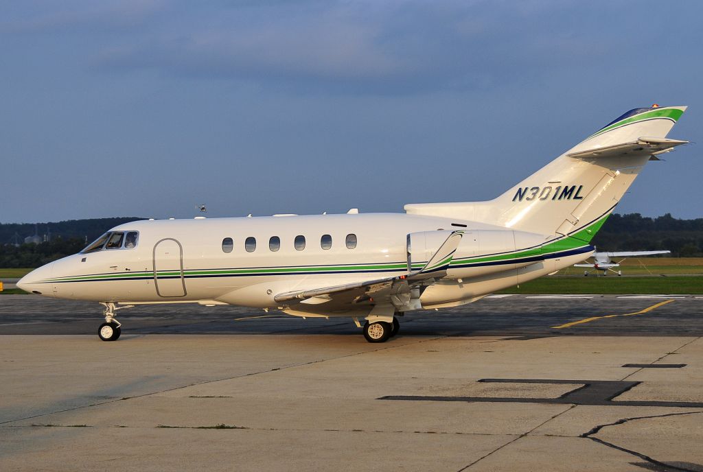 Hawker 800 (N301ML) - Seen at KFDK on 9/18/2009.      a href=http://discussions.flightaware.com/profile.php?mode=viewprofile&u=269247  Profile/a
