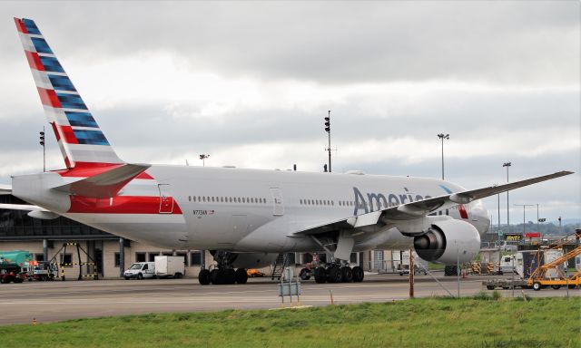 Boeing 777-200 (N773AN) - american b777-223er n773an at shannon 1/10/19.