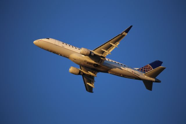 EMBRAER 175 (long wing) (N603UX)