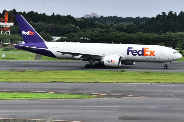 Boeing 777-200 (N884FD)