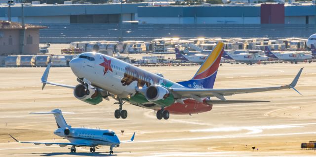 Boeing 737-700 (N943WN) - A Southwest Airlines 737-700 in California One special livery taking off from PHX on 2/12/23 during the Super Bowl rush. Taken with a Canon R7 and Canon EF 100-400 II L lens.