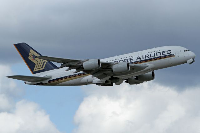 Airbus A380-800 (9V-SKH)