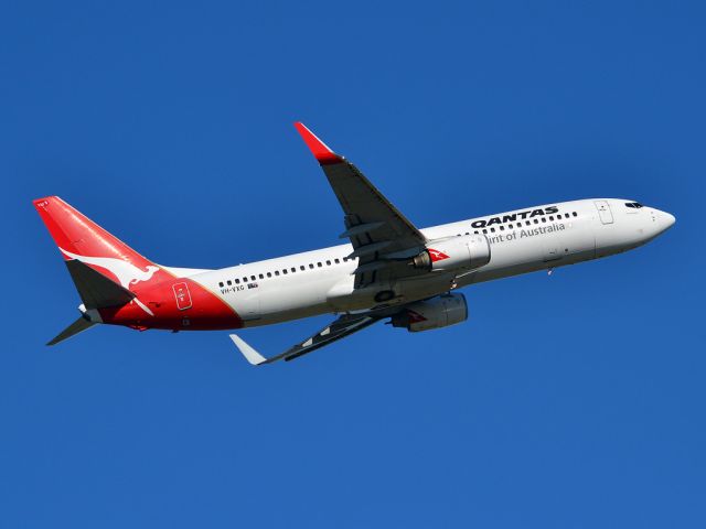 Boeing 737-800 (VH-VXG) - Getting airborne off runway 23 on a beautiful Adelaide autumn day. Thursday 12th April 2012.