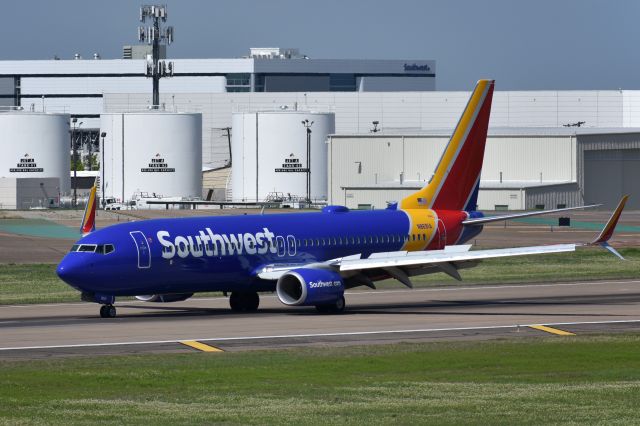Boeing 737-800 (N8691A)