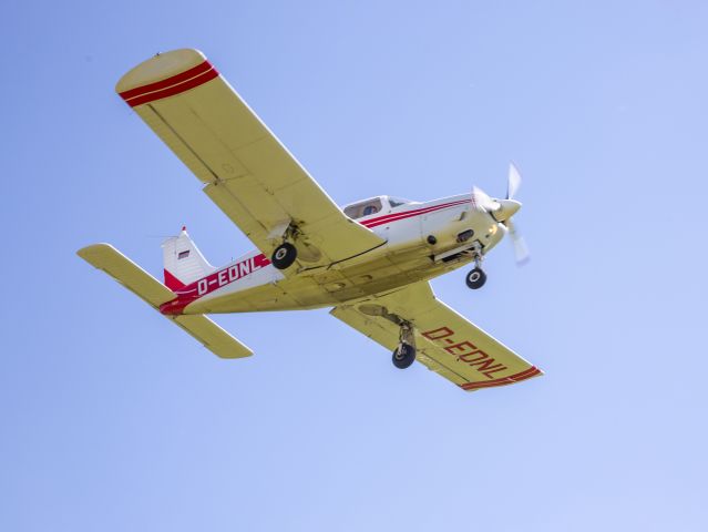 Piper Cherokee Arrow (D-EDNL) - Landing runway 26 @ Gelnhausen, Germany. 16 MAY 2020.