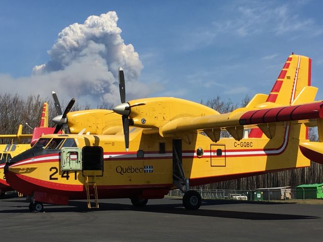 Canadair CL-415 SuperScooper (C-GQBC) - Getting ready for action in Fort MacMurray