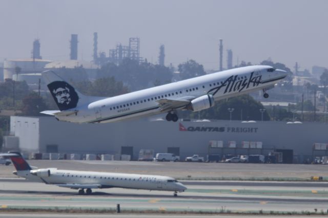BOEING 737-400 (N703AS)