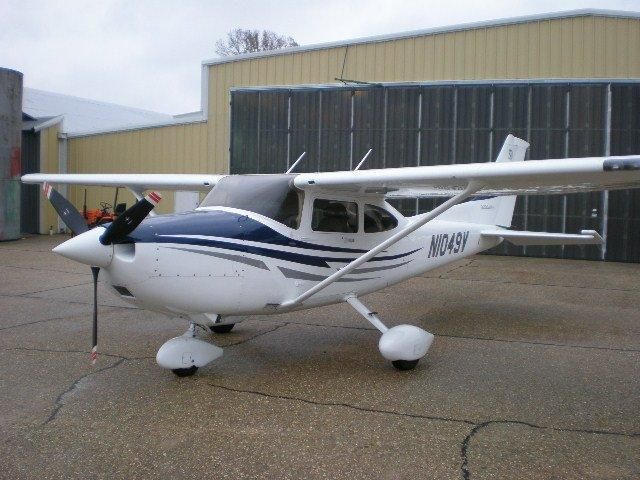 Cessna Skyhawk (N1049V)