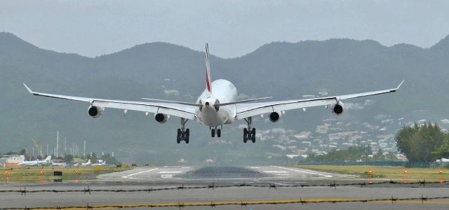 Airbus A340-300 (F-GLZO)