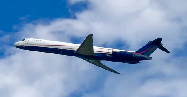 McDonnell Douglas MD-83 (N831US)