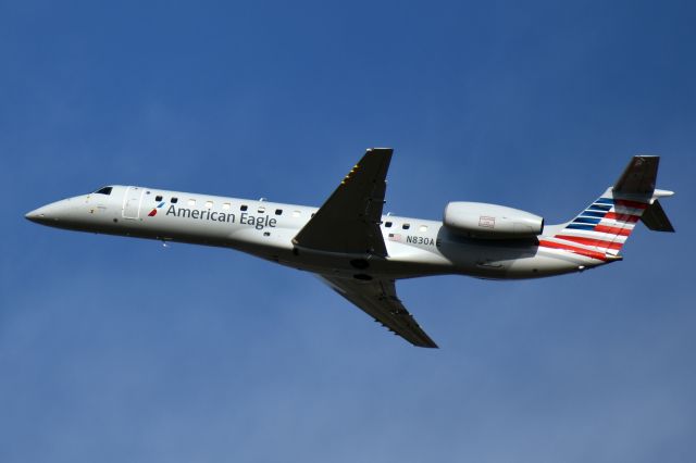 Embraer ERJ-135 (N830AE)