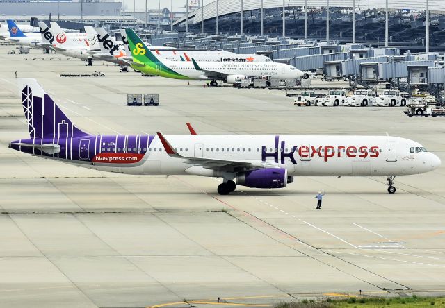 Airbus A321 (B-LEA)