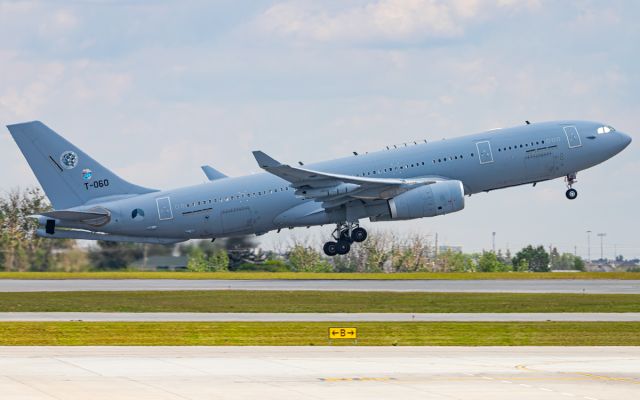Airbus A330-200 (T060)