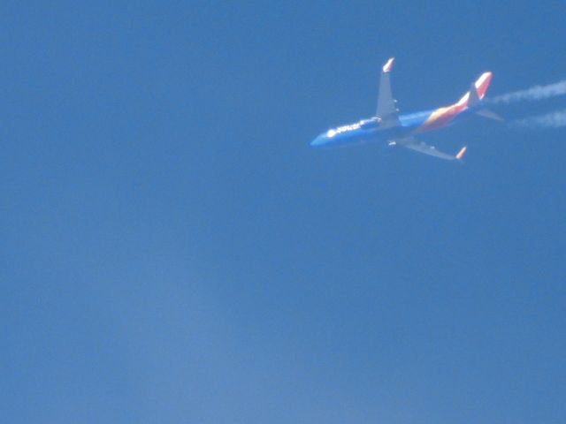 Boeing 737-800 (N8681M)