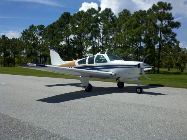 Beechcraft 35 Bonanza (N25Q)