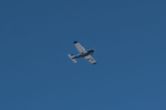Piper Cherokee (D-EVIB)