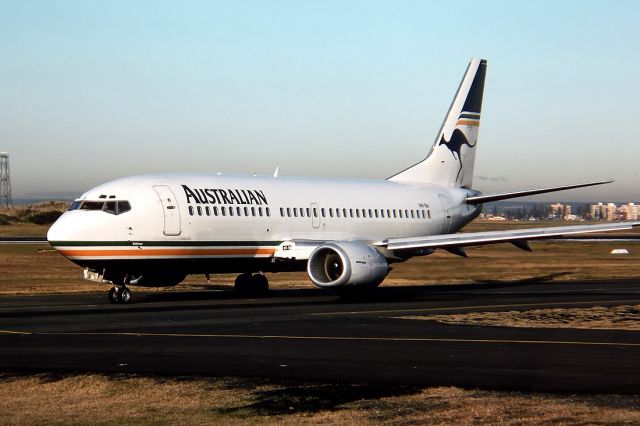 JETSTREAM Jetstream 41 (VH-TAI) - AUSTRALIAN AIRLINES - BOEING 737-376 - REG : VH-TAI (CN 23483/1264) - KINGSFORD SMITH SYDNEY NSW. AUSTRALIA - YSSY 28/6/1988 35MM SLIDE CONVERSION USING A LIGHTBOX AND A NIKON L810 DIGITAL CAMERA IN THE MACRO MODE.