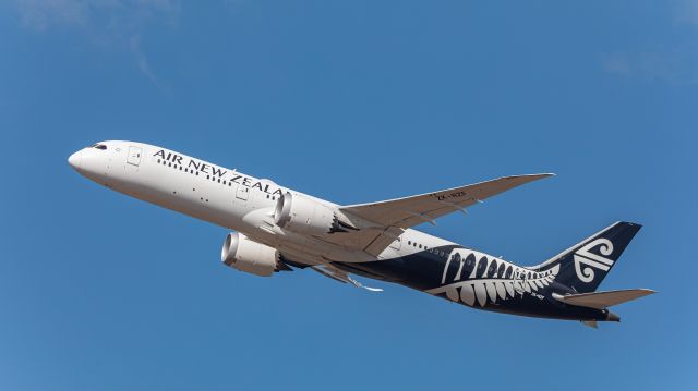 Boeing 787-9 Dreamliner (ZK-NZF) - Dreamliner on charter to Singapore Armed Forces departing YBRK for Auckland after delivering troops for Exercise Wallaby 2019.