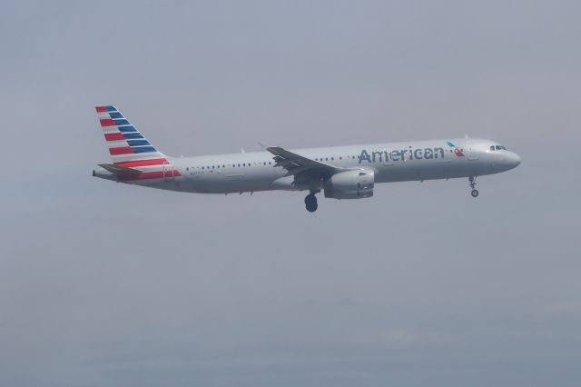 Airbus A320 (N977UY)