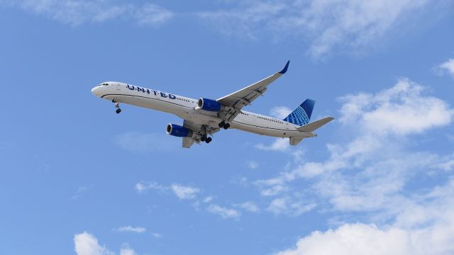 BOEING 757-300 (N75851)
