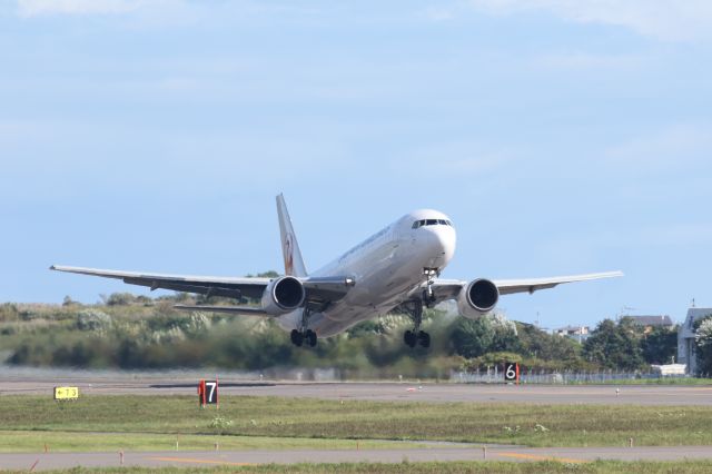 BOEING 767-300 (JA8399) - 20 September 2015:HKD-HND.