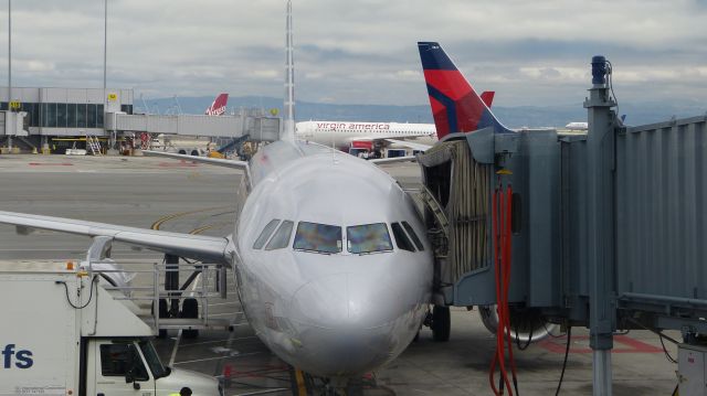 Airbus A321 (N586UW)