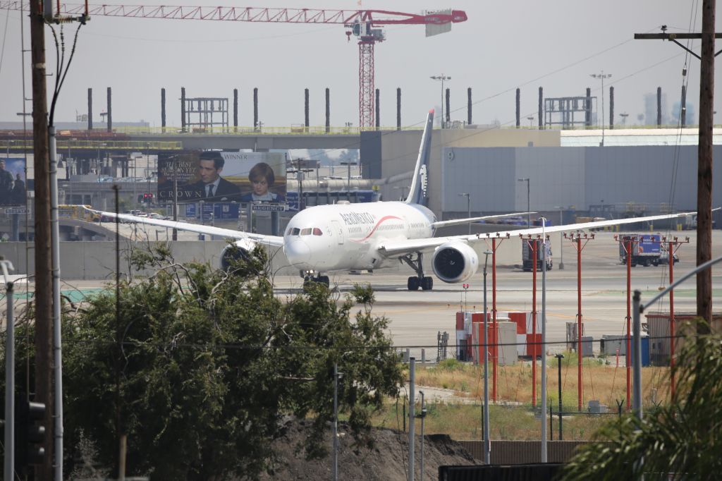 Boeing 787-8 (N966AM)