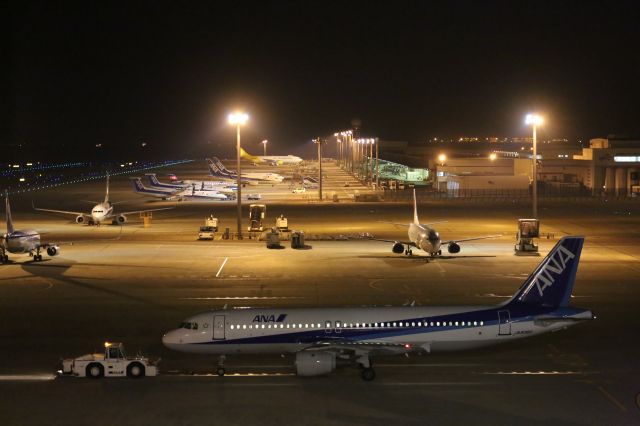 Airbus A320 (JA8385)