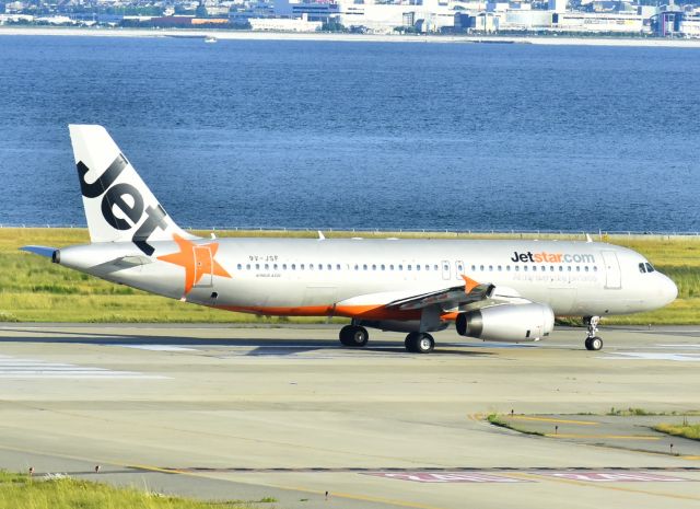 Airbus A320 (9V-JSF)