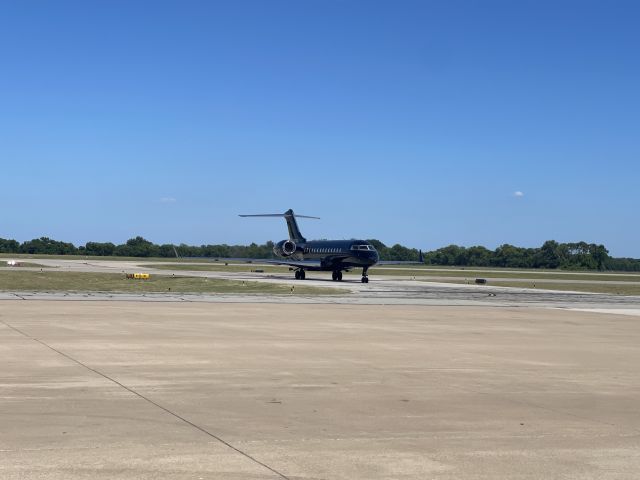 N683GA — - Global Express N683GA taxiing into the ramp at KTKI