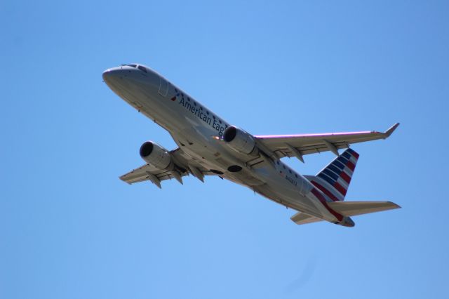 Embraer 175 (N408YX) - Plane Type: 2013 Embraer ERJ-170-200LRbr /Route: CLT-INDbr /Airline: American Airlines br /Livery: br /Registration: N408YXbr /Owned By: Republic Airways INCbr /Runway: 36C