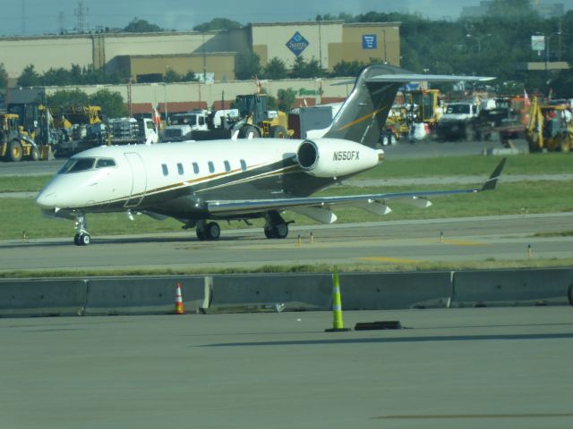 Bombardier Challenger 300 (N550FX)