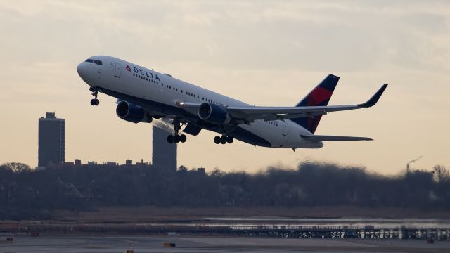 N190DN — - Morning takeoff at JFK New York