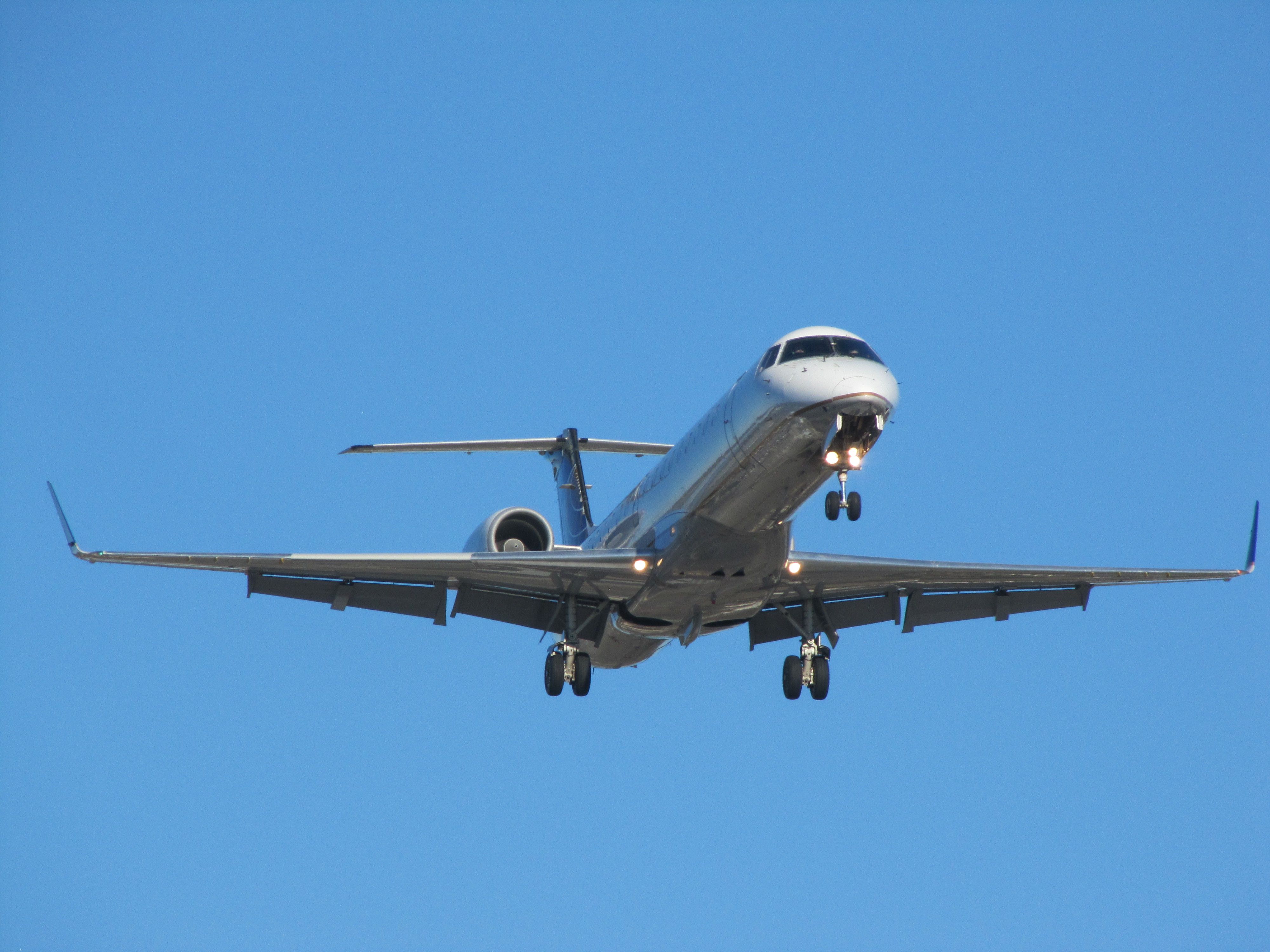 Embraer ERJ-135 —