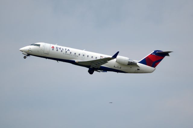 Canadair Regional Jet CRJ-200 (N8665A)