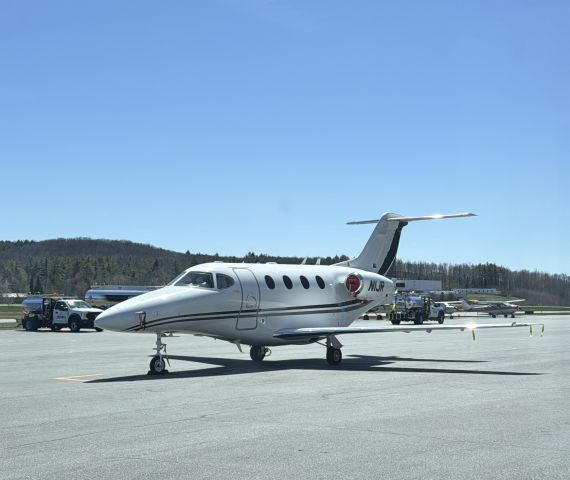 Beechcraft Premier 1 (N1JR) - On ramo