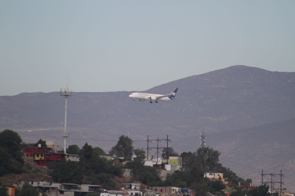 Boeing 787-8 (N966AM) - FINAL APPROACH 27 MMTJ