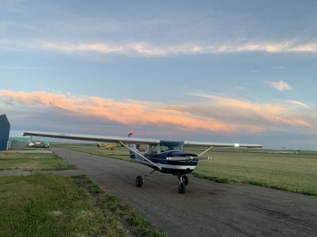 Cessna Commuter (N22090) - Golden hour