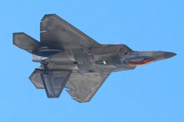 Lockheed F-22 Raptor —