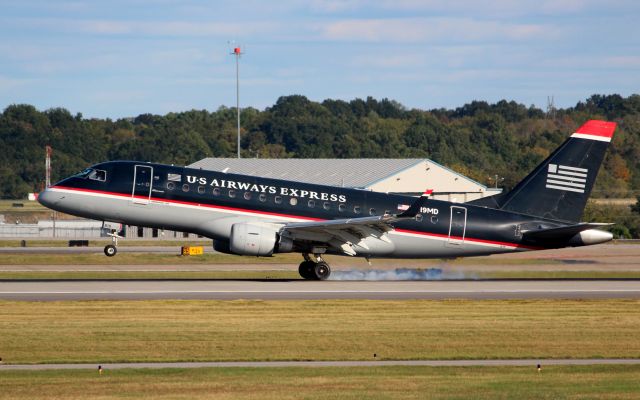 Embraer 170/175 (N819MD) - Embraer 170 touching down on 2L