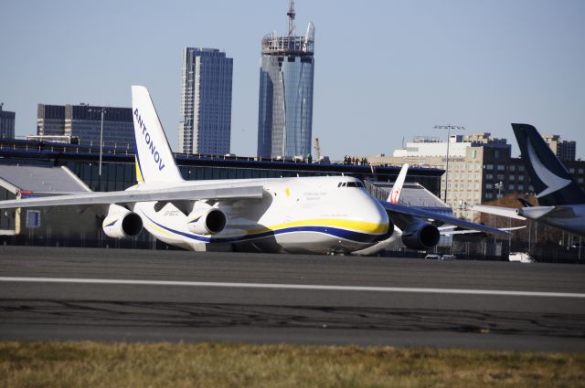 Antonov An-124 Ruslan (UR-82072)