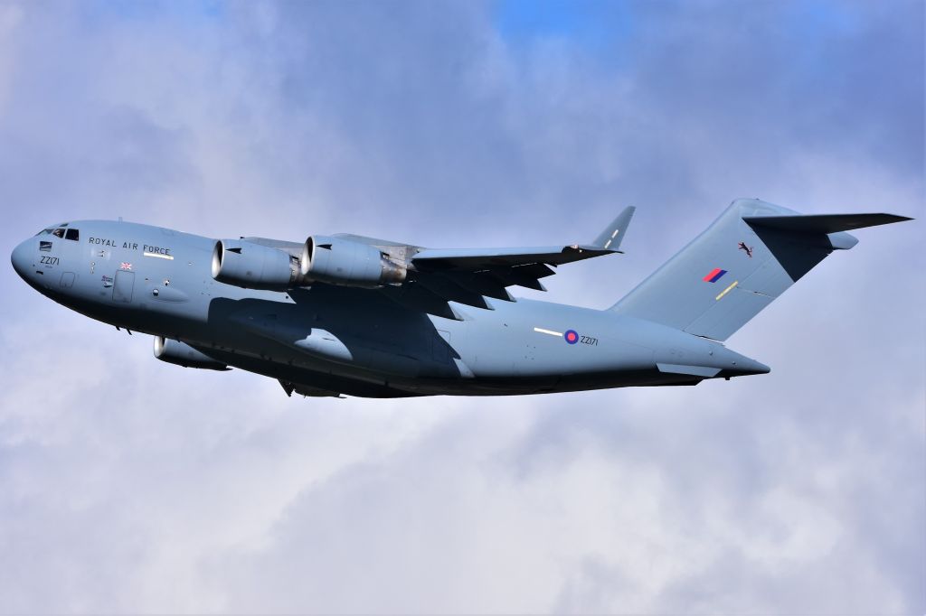 Boeing Globemaster III (ZZ-171) - Royal Air Force (RAF) Boeing C-17A Globemaster III departing YYC on May 19.
