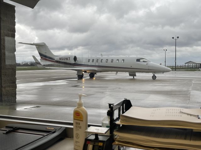 Learjet 45 (N501KT) - Standing in Terminal 