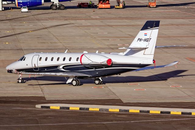 Cessna Citation Sovereign (PH-HGT) - Tenerife Sur - Reina Sofia (TFS / GCTS) - Spainbr /br /Photo taken: October 10, 2015br /br /Operator: Air Service Liege - ASLbr /Type: Cessna 680 Citation Sovereign+br /Registration: PH-HGTbr /Serial: 680-0530br / br /Category: Civil Aircraft - Business Jet