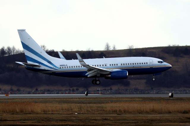 Boeing 737-700 (N885LS) - Sands Hotel