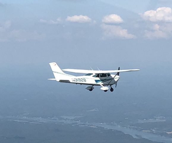 Cessna Skylane (N91928)