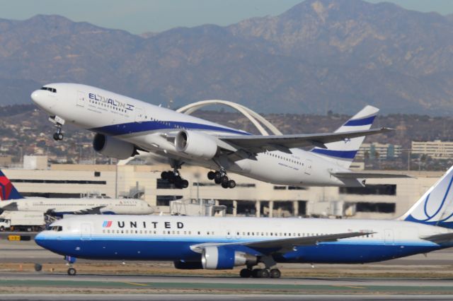 Boeing 777-200 (4X-ECE)